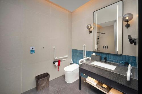 City View King Room image 1