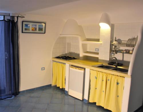 Kitchen, casavictoria in Le Forna
