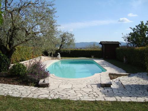 สระว่ายน้ำ, House in the Pistoia countryside with pool and garden, ideal for outdoor lunches in ปิสโตยา