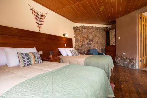 2 twin beds