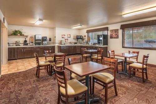 Colstrip Inn & Suites