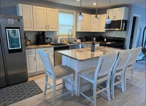 Facilities, Jersey Shore Beach House close to NYC Ferry + Bus in Middletown (NJ)