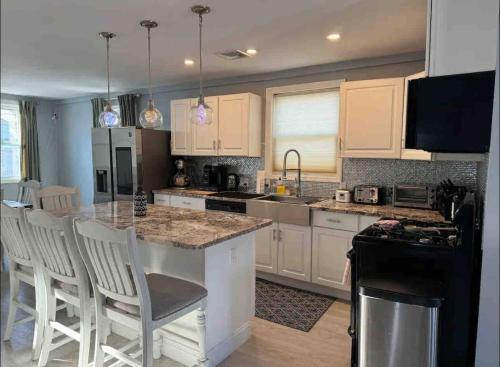 Facilities, Jersey Shore Beach House close to NYC Ferry + Bus in Middletown (NJ)