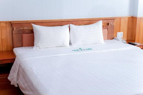 Deluxe Double or Twin Room image 2