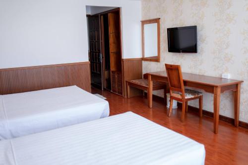 Deluxe Double or Twin Room image 3