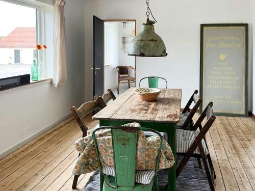 Vista exterior, Rustic Beauty In Thy's Dramatic Nature in Vanga