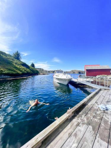 外部景觀, Historic Villa By The Sea In Solund in 哈爾德百克
