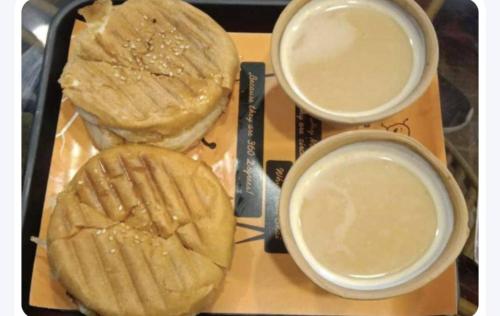 Hotel Airport Highway Suitable for Family and Business Travellers in Banthra Sikander Pur