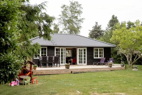 ทัศนียภาพภายนอกโรงแรม, Home Among Trees With Architectural Flair in ดรอนนิงเมิลเลอ