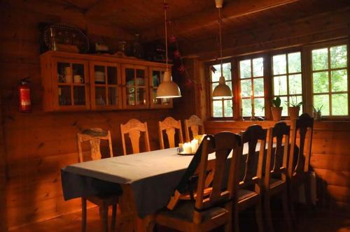 ทัศนียภาพภายนอกโรงแรม, Unique Log Cabin In Quiet Forest in บรังเดอ