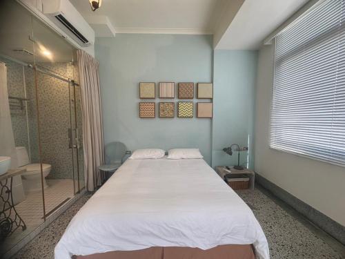 Standard Double Room image 10