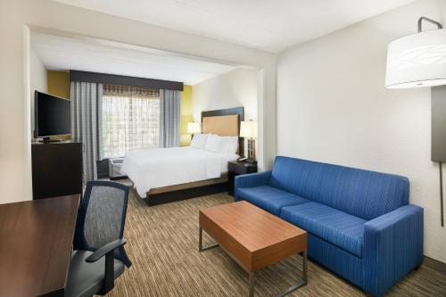 Standard King Room image 8