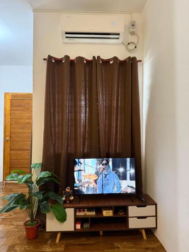 Lees Transient Unit 5 in Digos