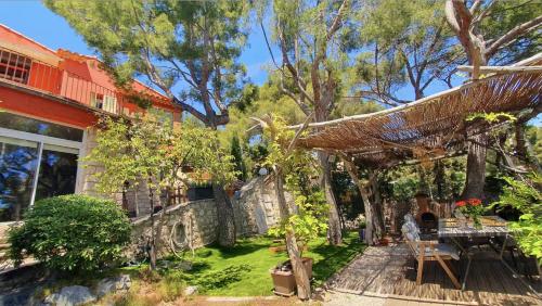 Apartment with Garden View