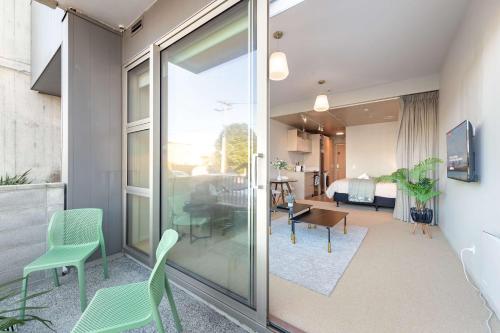 Petone Studio - Balcony Bath Tub Sleeps 2, Lower Hutt (foto 8)
