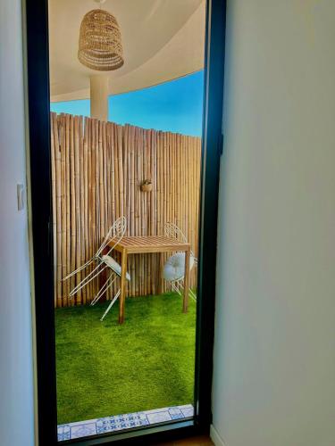 Balcony/terrace, Suites Aronas-hebergements climatises rive droite plein centre ville in Le Grau-du-Roi