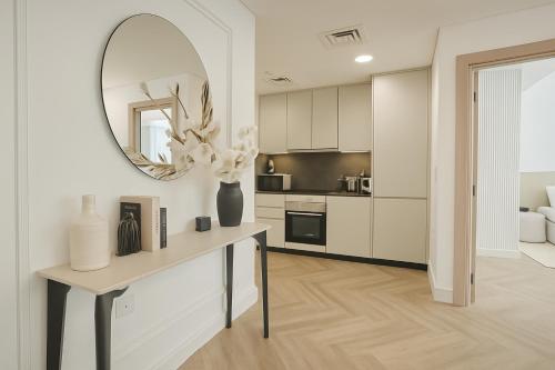 New Renovated Stylish 1 Br Dubai View 73 Floor, Dubai (foto 6)