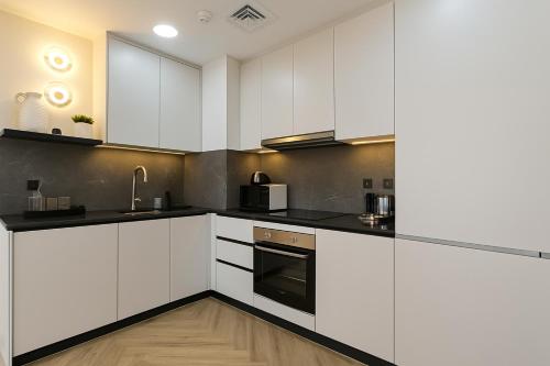 New Renovated Stylish 1 Br Dubai View 73 Floor, Dubai (foto 9)