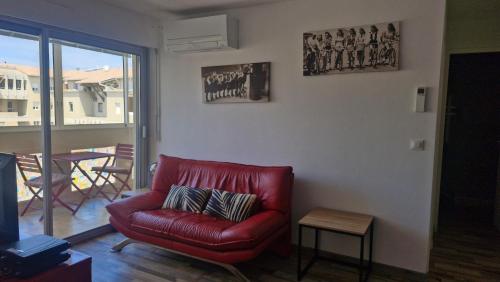 Life in red with parking and air conditioning, Sète (photo 10)