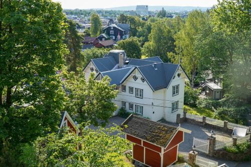 Surrounding environment, Treetop feeling 190 sqm with amazing views in Ullern