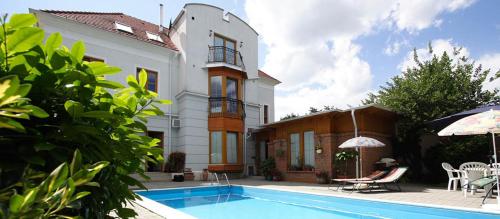 Platan Hotel in Petőfi Sándor Lakótelep