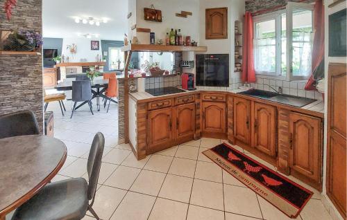 kuchyně, Charmante Maison En Vendée (Charmante Maison En Vendee) in St Reverend