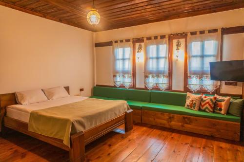 1 queen bed