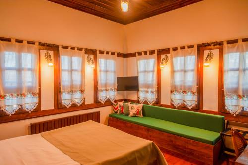 1 queen bed