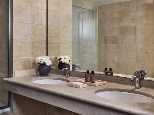 Executive Suite image 1