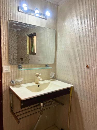 LUXURY Penthouse APARTMENT park and hills view - LUXURY standard APARTMENT lower floor - image 14