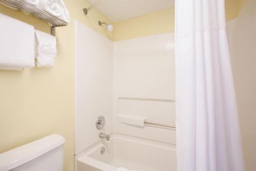 Days Inn by Wyndham Brooksville in Brooksville, USA