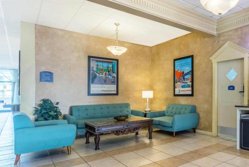 Lobby, Howard Johnson by Wyndham Lakeland in Lakeland