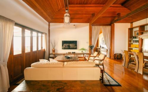 Facilities, Luxury Wooden Villa in a Secret Garden Downtown in Su Thep