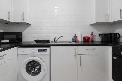 Free Parking - Sleeps 6 - Central - New Interior in 格里諾克
