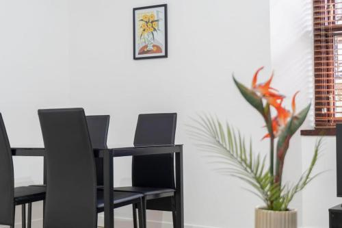 Free Parking - Sleeps 6 - Central - New Interior in 格里諾克