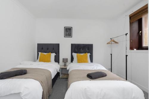 Free Parking - Sleeps 6 - Central - New Interior in 格里諾克