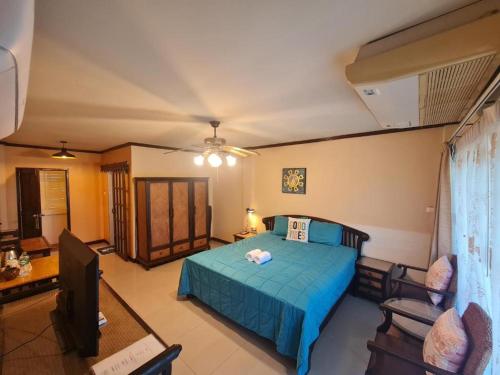 room detail thumbnail 2