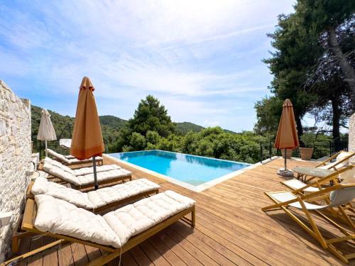 Damari Luxury 3 Bedroom Villas with Private Pool, Skiathos gîte à louer Kastronísia