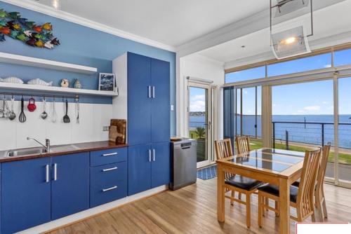 crystal blue apartment in Port Vincent