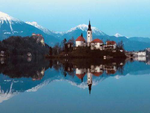 Lake and Castle view apartment