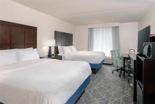 2 queen beds