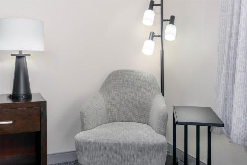 Hampton Inn & Suites Pensacola/Gulf Breeze - image 10
