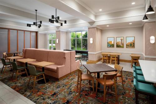 Hampton Inn & Suites Knoxville-Turkey Creek - image 13