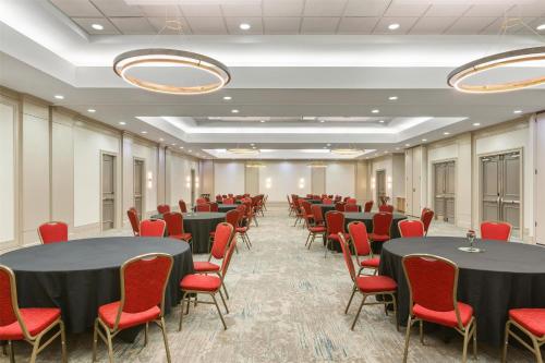 Hilton Garden Inn Atlanta Airport North - image 9