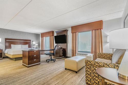 1 king bed, 1 sofa bed