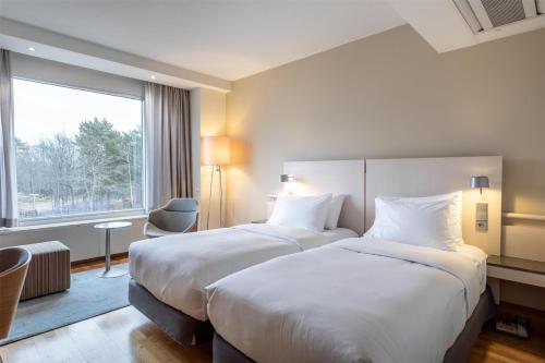 Twin Room image 2