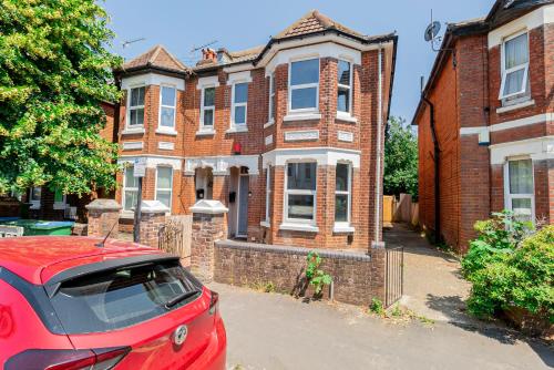 Five-Bedroom House image 1