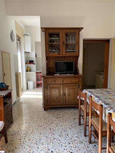 Shared lounge/TV area, Tra Fiori e Antichita in Contigliano