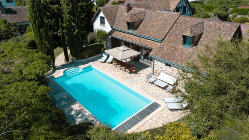 Le Patis et sa piscine gîte à louer Golf Sargé-lès-Le Mans