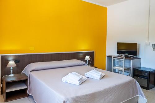 2 twin beds